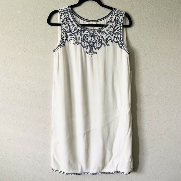 Ella Moss Dresses & Skirts - Ella Moss White Blue Embroidered Shift Dress